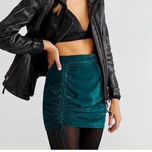 Free People Viviane esmeralda green velvet skirt size 4 NWT